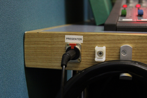 Resonance FM studio - presenter