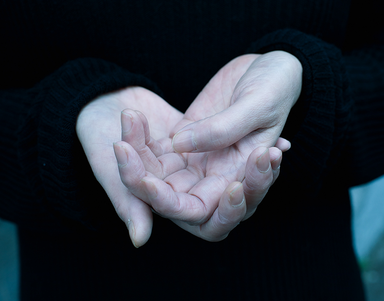 The hands that do the work. Phew in The Wire 460. Photo: Mayumi Hosokura 