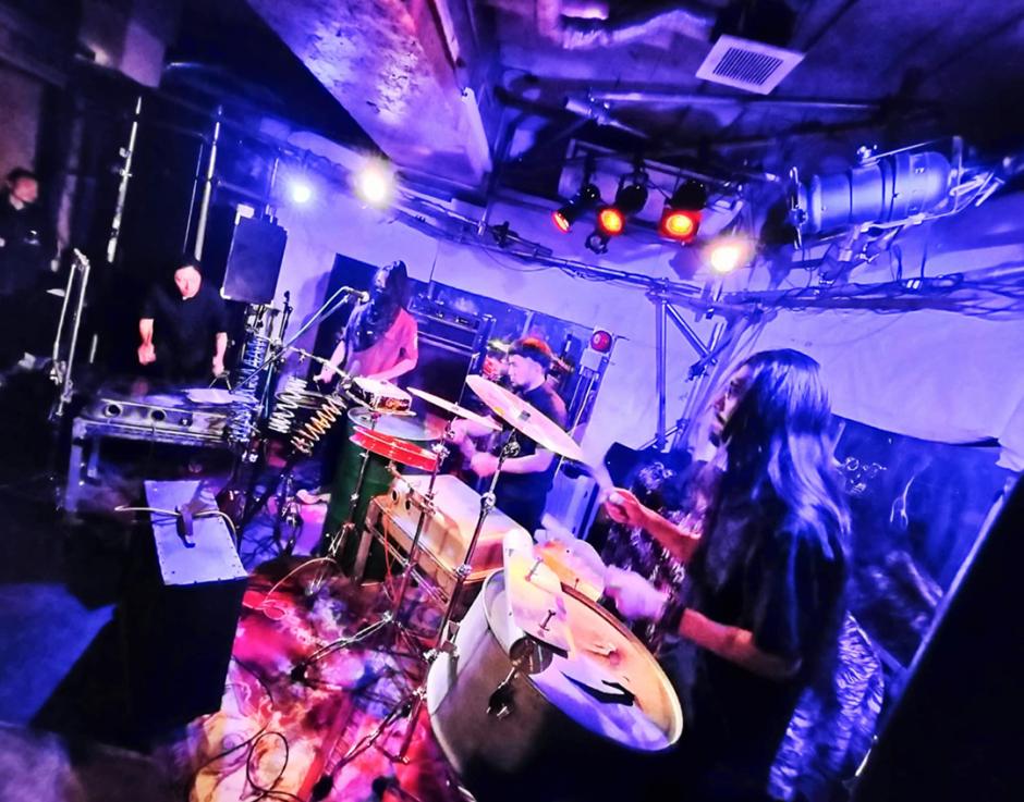 Weiches Loch at Hokage live house. Photo by Manabu Kato